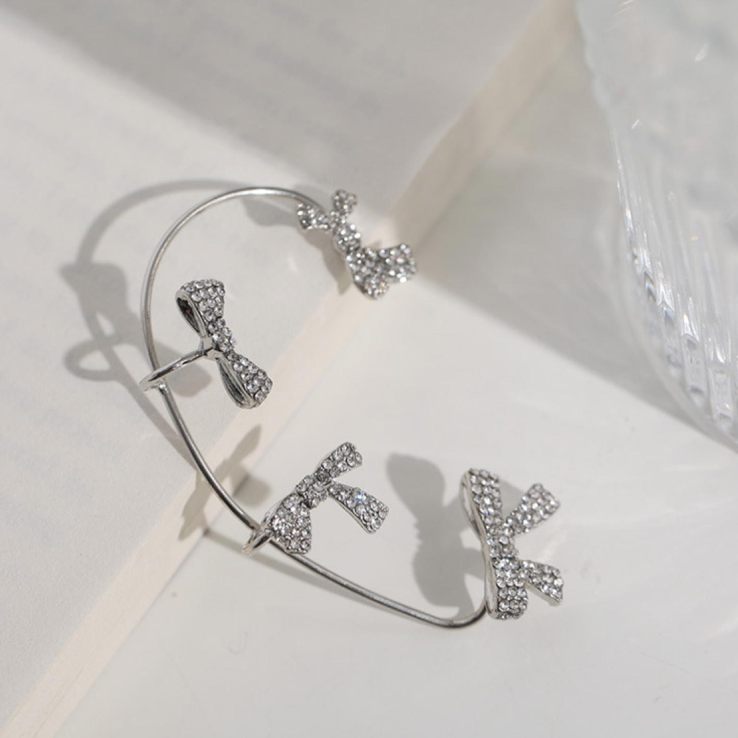 Sparkling Ribbon Ear Cuff Earring|(Sliver/Gold)